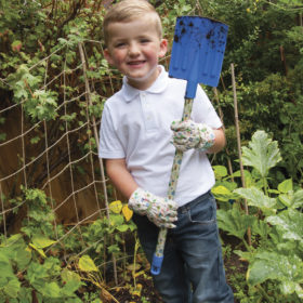 Peter rabbit spade and gloves